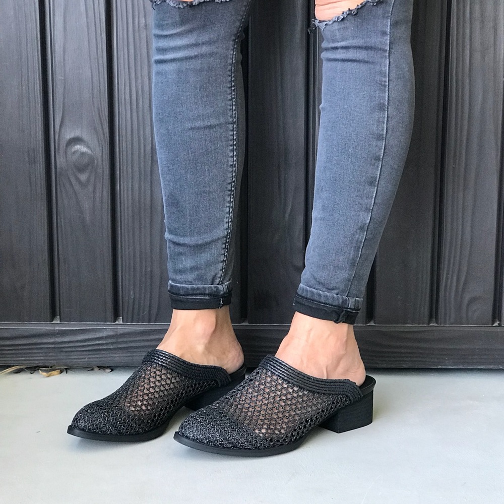 NIB Black Woven Closed Tow Low Heel Mule Clog - Picture 5 of 8
